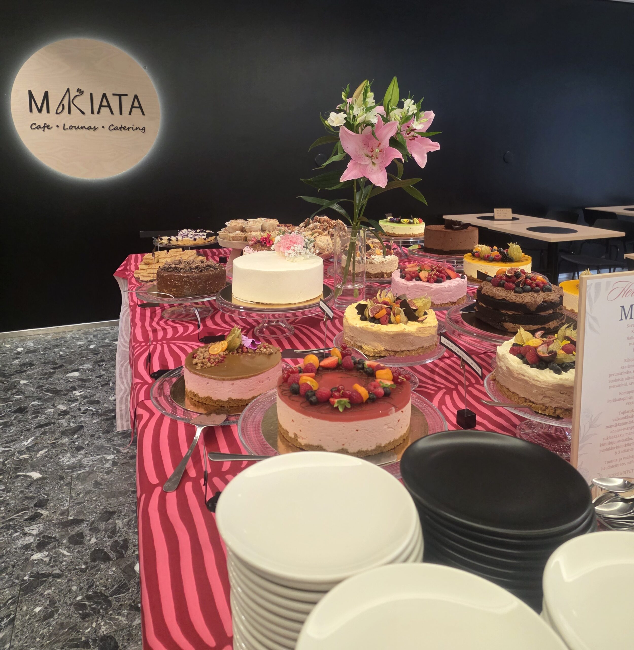 ISÄNPÄIVÄBUFFET 8.11.2026. Toinen kattaus 13.30.-15.30 / Makiata Perkkaa